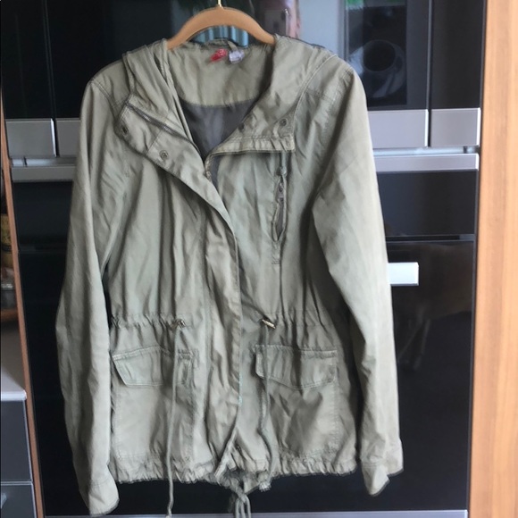 H&M Jackets & Blazers - Super cute jacket